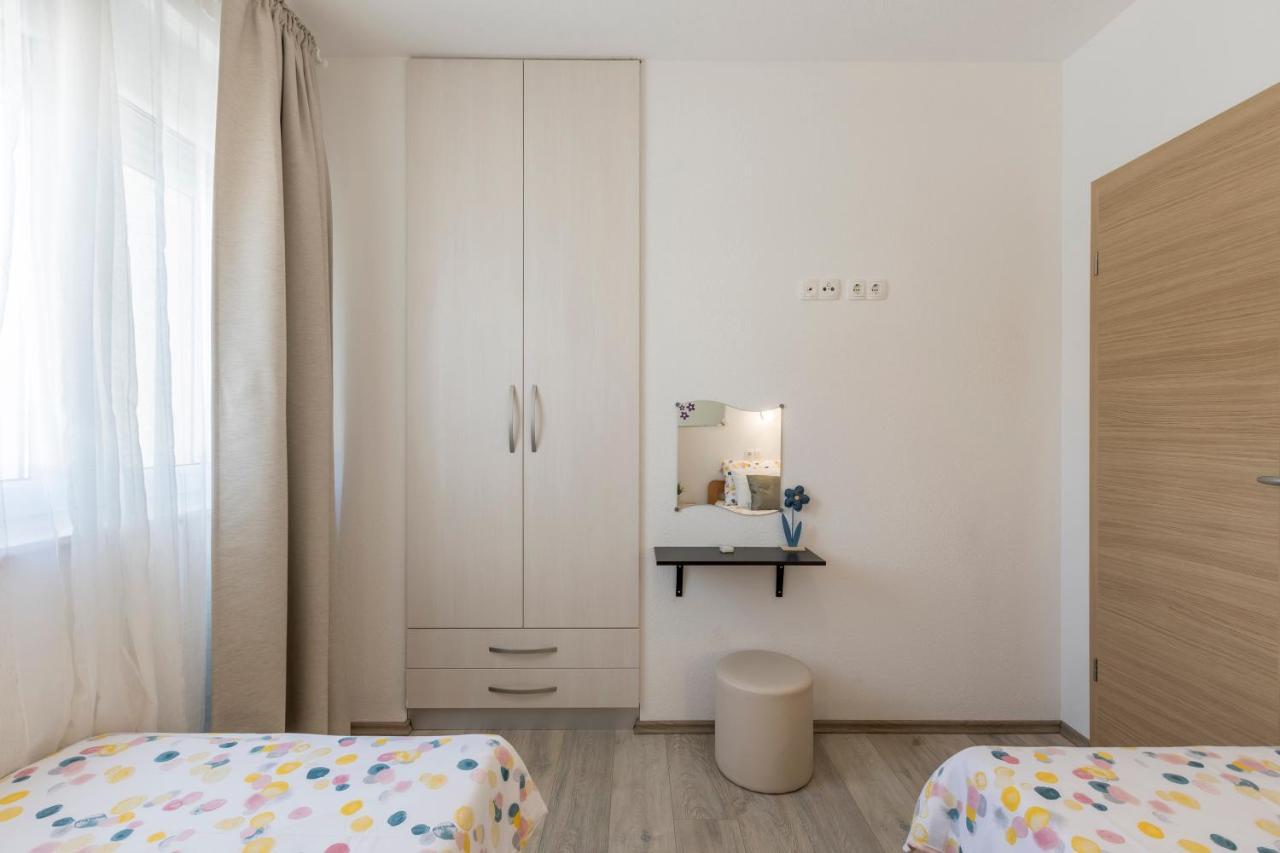 Apart Sa Terasom 250M Od Plaze,Parking,Wi Fi,Rostilj Trogir Exterior foto