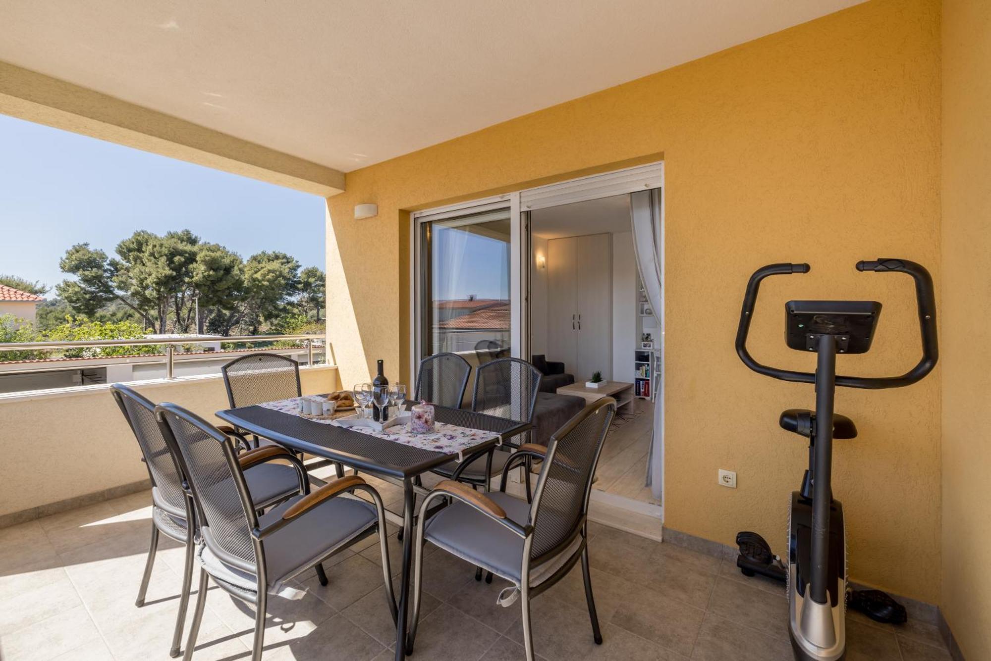 Apart Sa Terasom 250M Od Plaze,Parking,Wi Fi,Rostilj Trogir Exterior foto